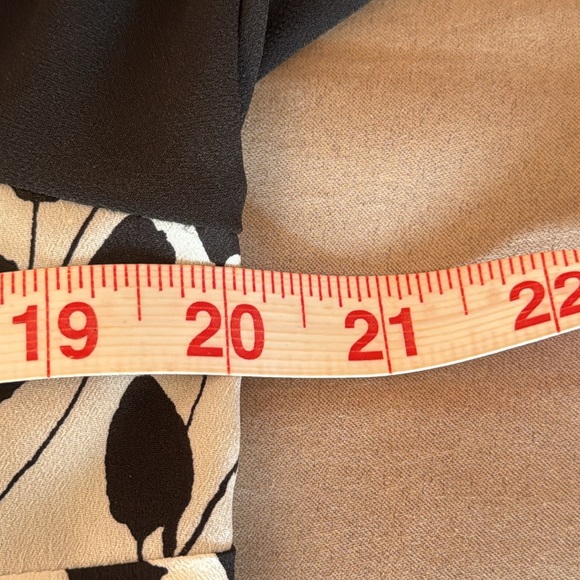 DKNY. Women’s Ivory & Black Sheer Shirt Dress. Long sleeves. Size M. But… - Picture 10 of 11